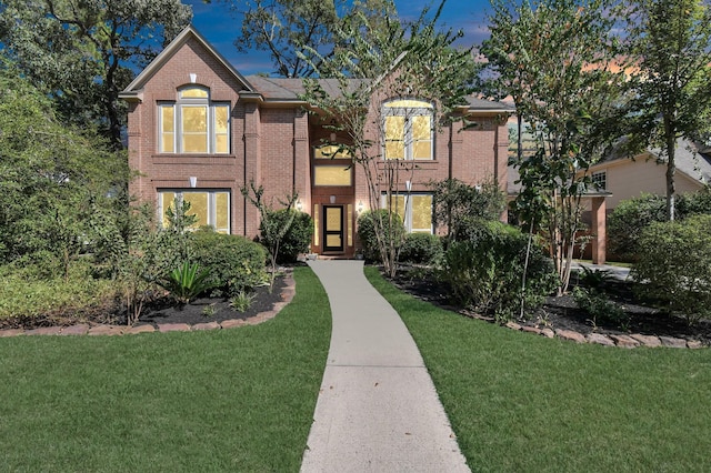 view of front of house featuring a yard