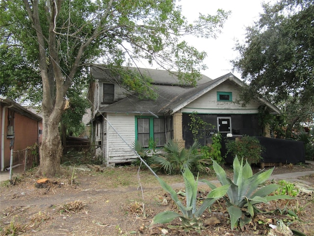 view of front of property