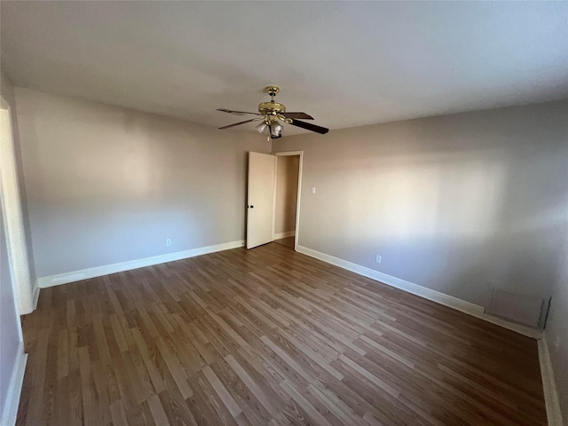 empty room featuring dark hardwood / wood-style floors and ceiling fan