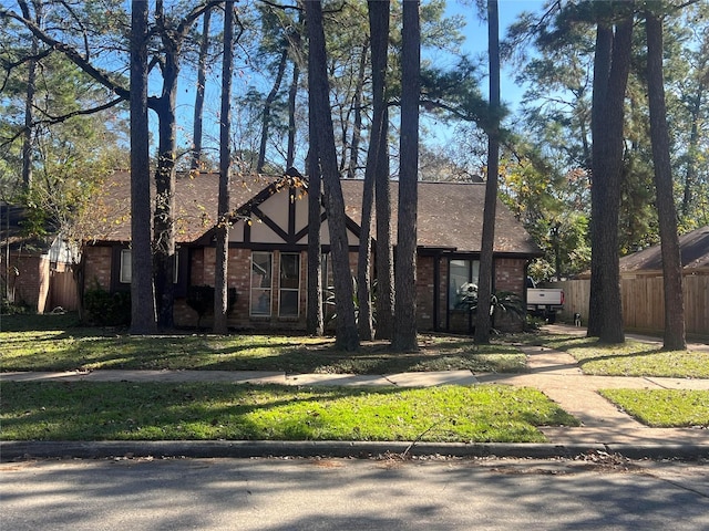 view of front of house featuring a front yard