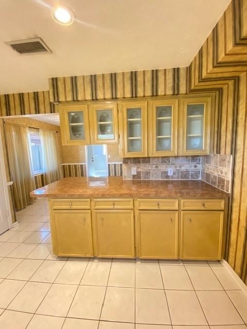 kitchen featuring kitchen peninsula and light tile patterned floors