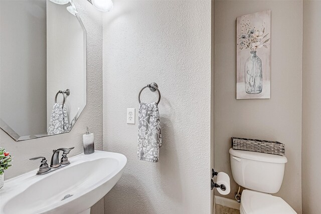 bathroom featuring toilet and sink