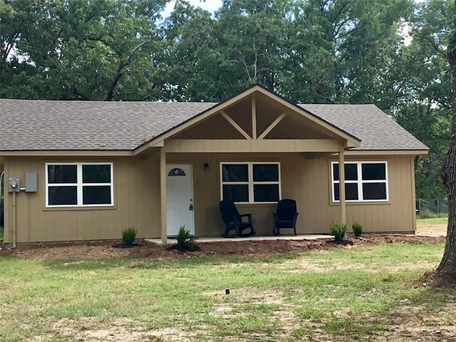 ranch-style house with a front yard