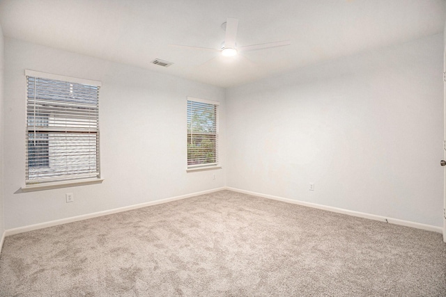 unfurnished room with carpet flooring and ceiling fan