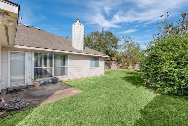 view of yard featuring a patio