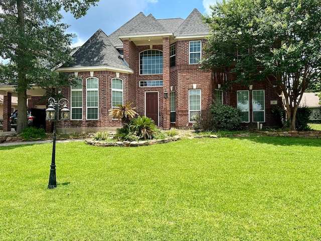 view of front of house featuring a front lawn