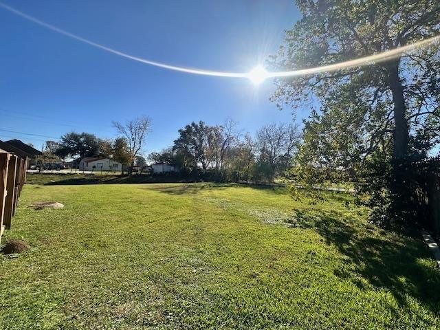 2530 Burgundy Pl, Beaumont, TX 77705 - photo 2