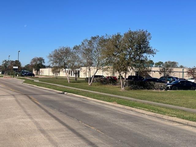 2530 Burgundy Pl, Beaumont, TX 77705 - photo 3