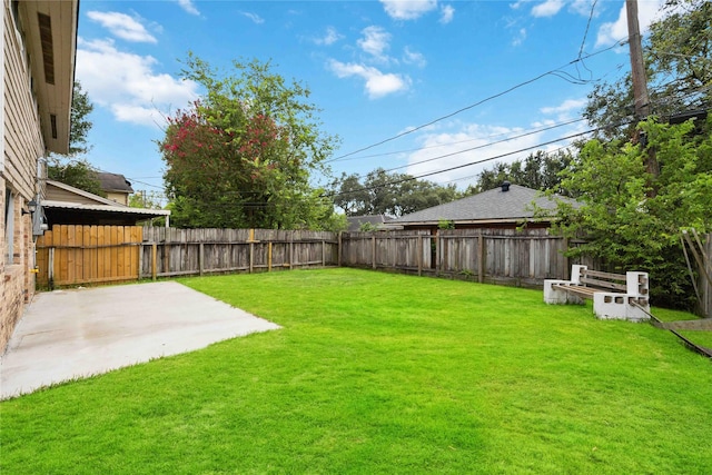 view of yard featuring a patio