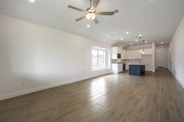 4030 Colony Ln, Missouri City, TX 77459 - unfurnished living room featuring recessed lighting, a sink, wood finished floors, baseboards, and a ceiling fan