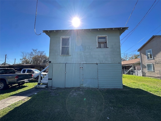 view of side of property featuring a yard