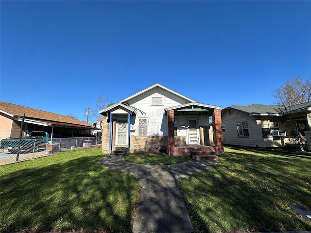 view of front of home featuring a front yard