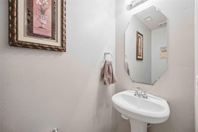 bathroom featuring sink