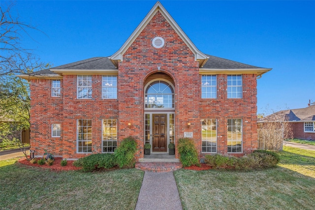 view of front of house featuring a front yard