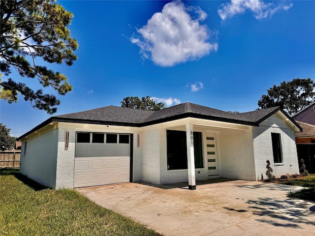 view of front facade featuring a garage