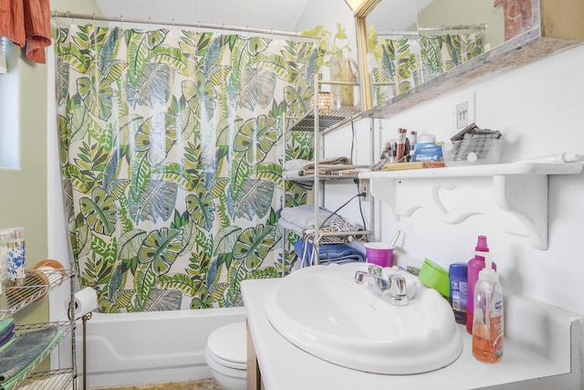 full bathroom with shower / bath combo with shower curtain, sink, and toilet