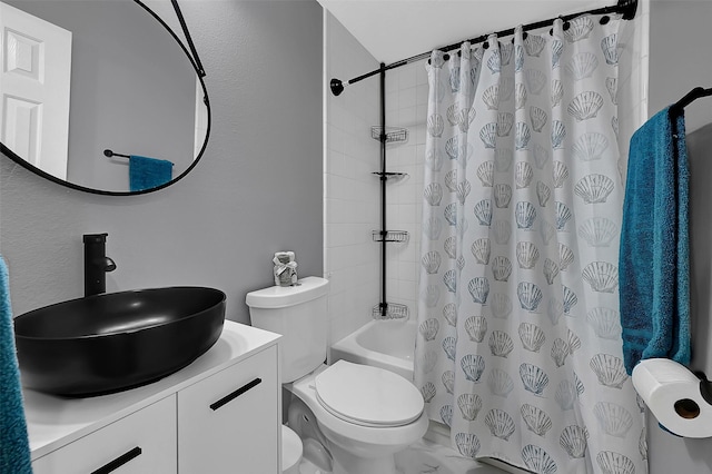 full bathroom featuring shower / tub combo with curtain, vanity, and toilet