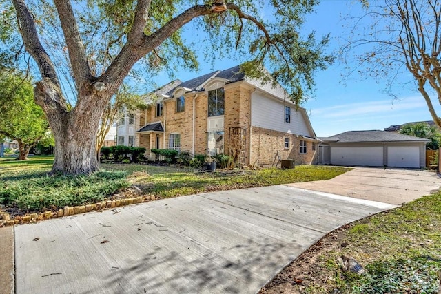 view of front facade featuring a garage and a front lawn