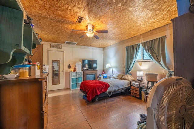 bedroom featuring hardwood / wood-style floors and ceiling fan