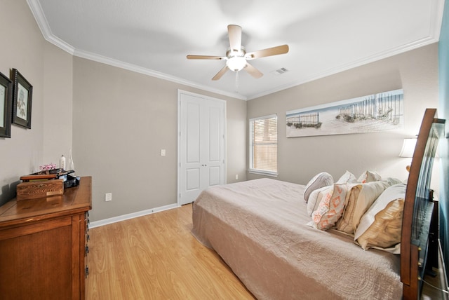 bedroom featuring a closet, ceiling fan, light hardwood / wood-style flooring, and ornamental molding