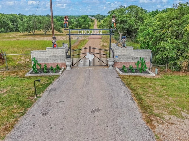 Listing photo 2 for 6116 State Highway 71, TX 78945