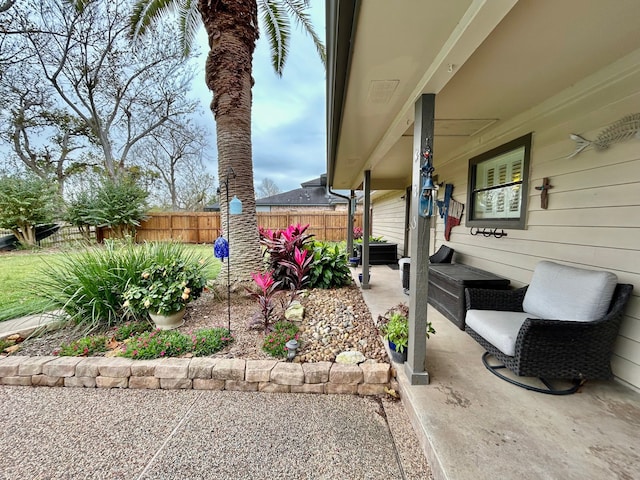 view of yard featuring a patio area