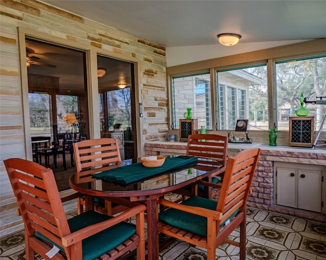 dining space with ceiling fan