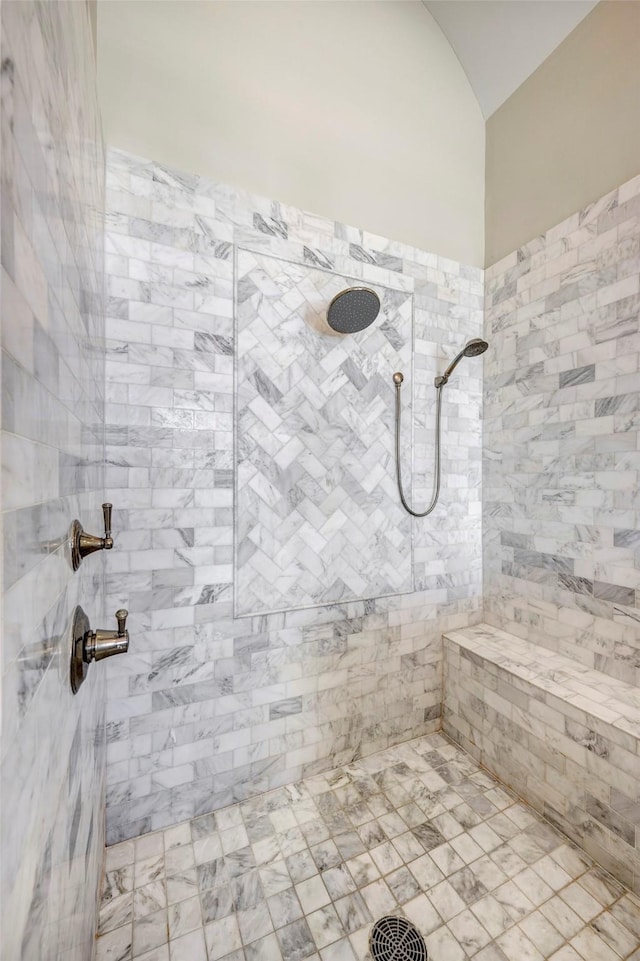 bathroom featuring tiled shower