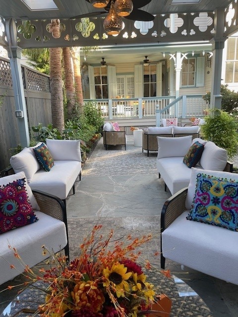 view of patio featuring an outdoor hangout area and ceiling fan