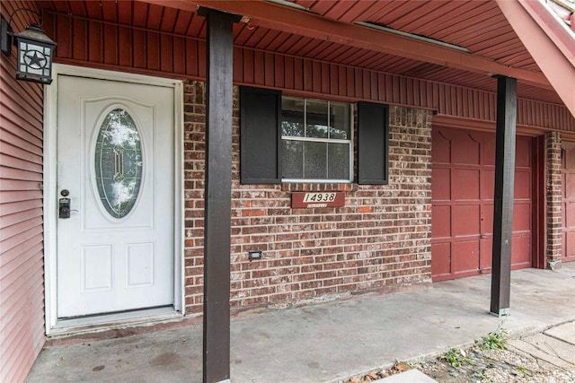 entrance to property featuring a porch