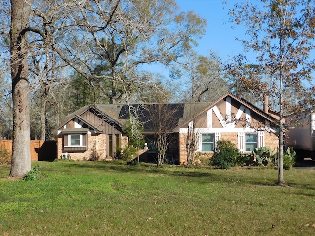 view of front facade featuring a front lawn