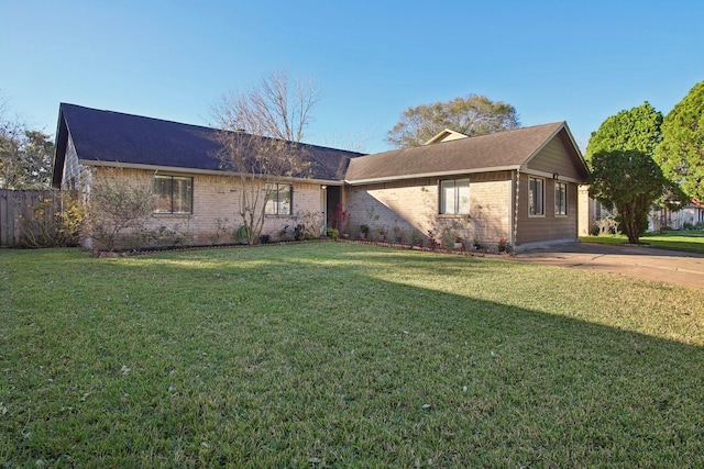 single story home with a front yard