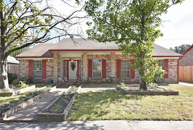 single story home with a front lawn