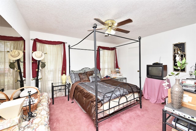 bedroom featuring carpet flooring, ceiling fan, and a textured ceiling