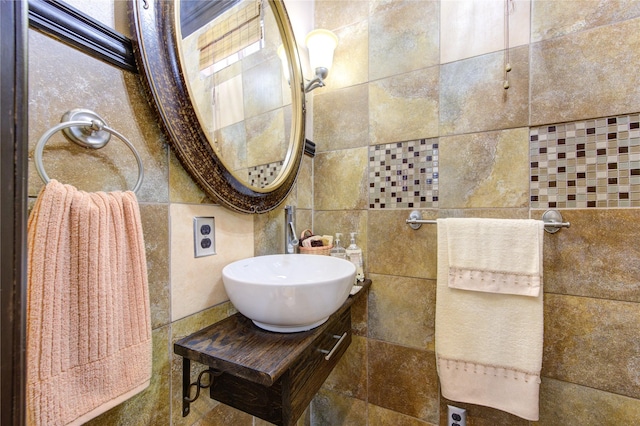 bathroom featuring sink