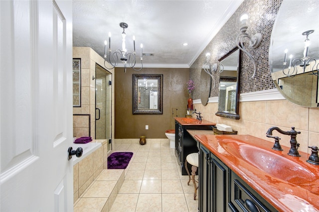 bathroom featuring an inviting chandelier, tile patterned floors, toilet, a shower with shower door, and ornamental molding