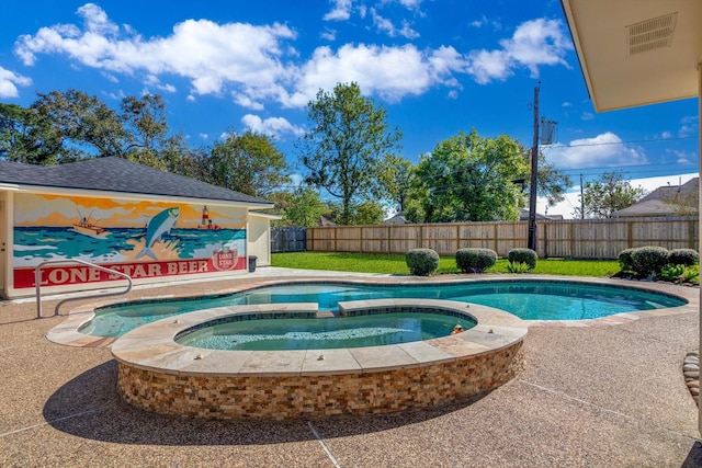 view of pool featuring an in ground hot tub