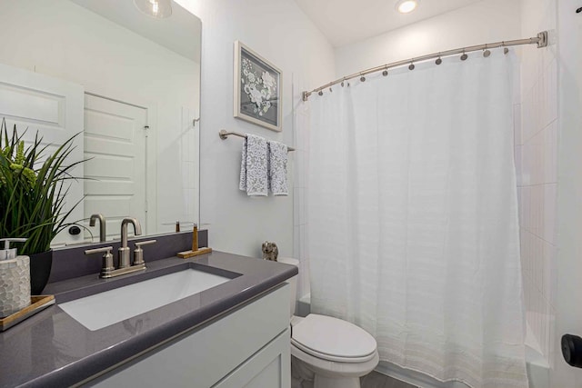 full bathroom with toilet, vanity, and shower / tub combo