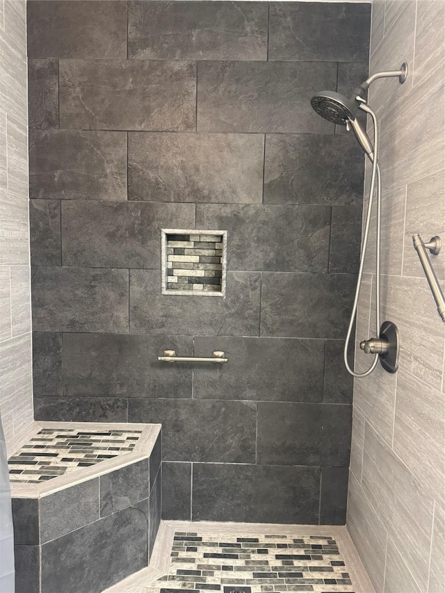 bathroom featuring a tile shower