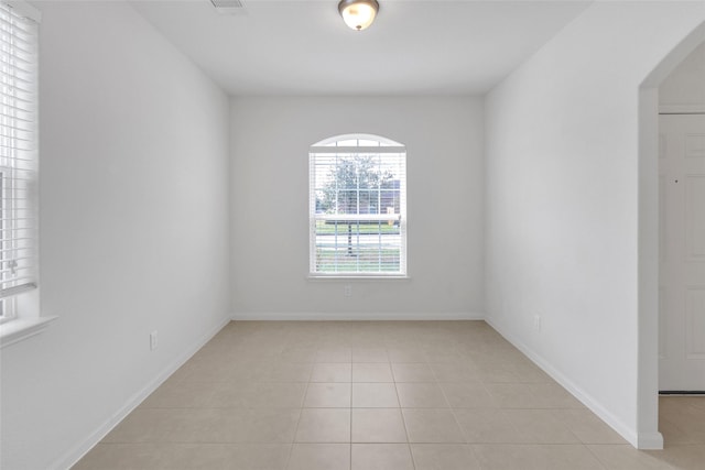 spare room featuring light tile patterned flooring