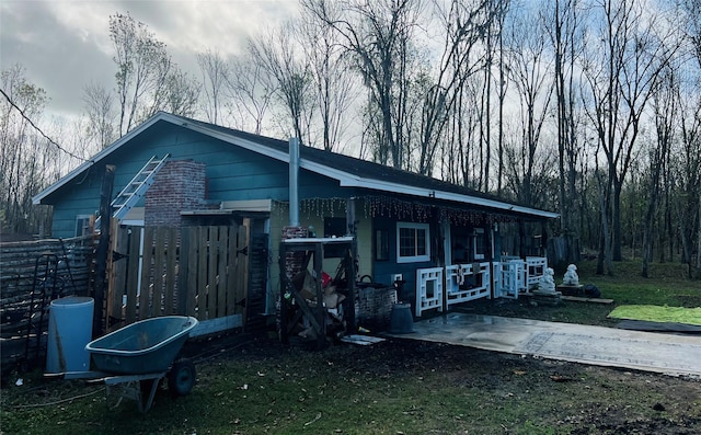 view of front of property featuring a patio area