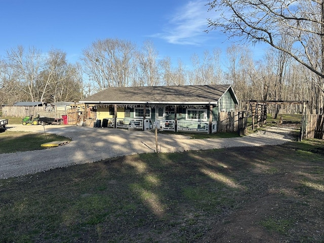 view of front of home featuring dirt driveway