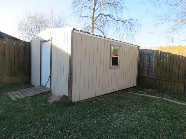 view of outbuilding with a yard