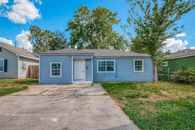 view of front of house with a front yard