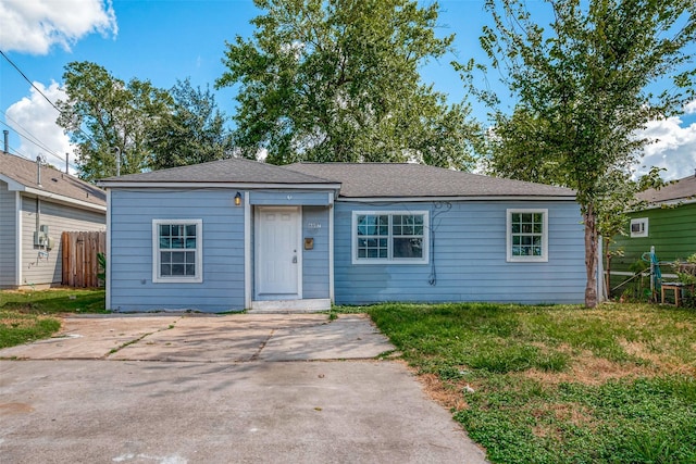 view of front of house with a front yard