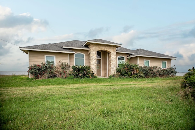 view of front of property with a front yard