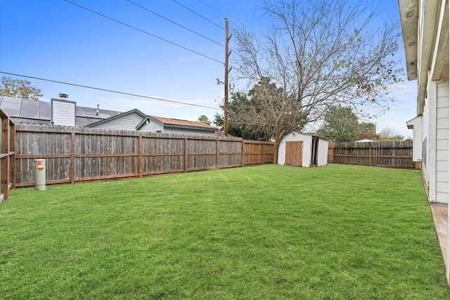 view of yard with a shed