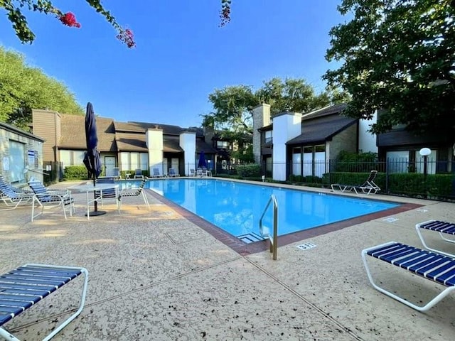 view of swimming pool featuring a patio