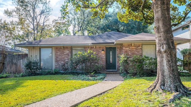 single story home with a front yard