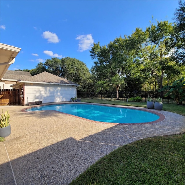 view of swimming pool featuring a patio area